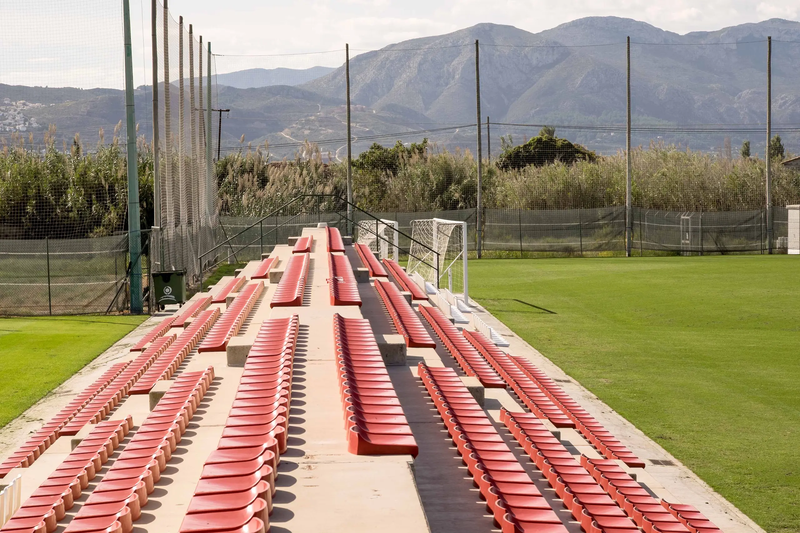 Fussball-Anlage Oliva Nova Beach & Golf Resort, Spanien, mit Naturrasen, nähe Meer