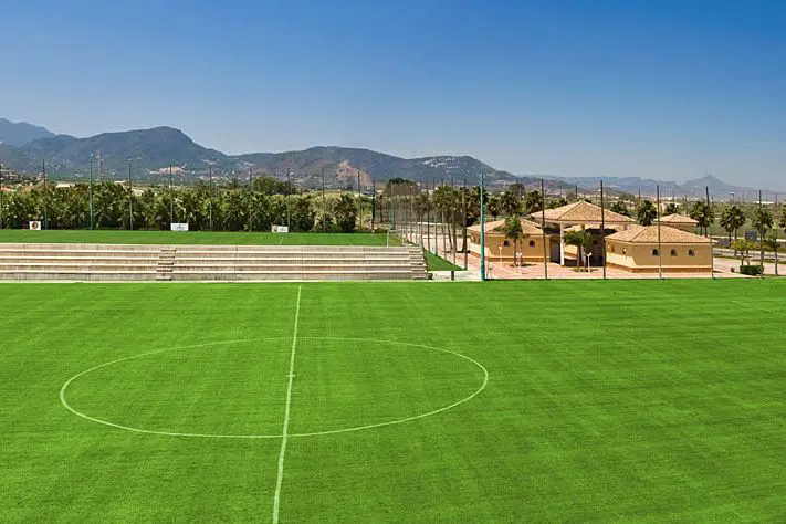 Fussball-Anlage Oliva Nova Beach & Golf Resort, Spanien, mit Naturrasen, nähe Meer