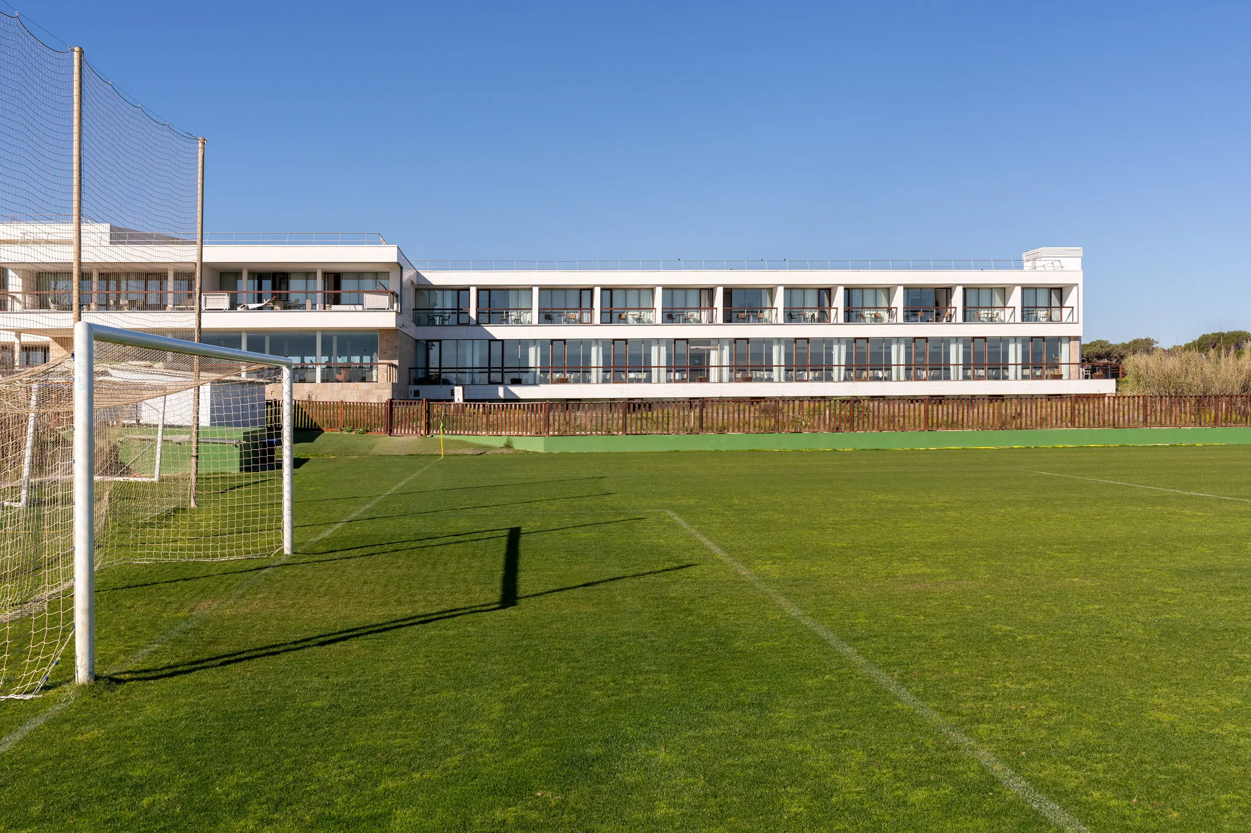 Fussball-Anlage Parador El Saler, Spanien, Naturrasen, am Meer