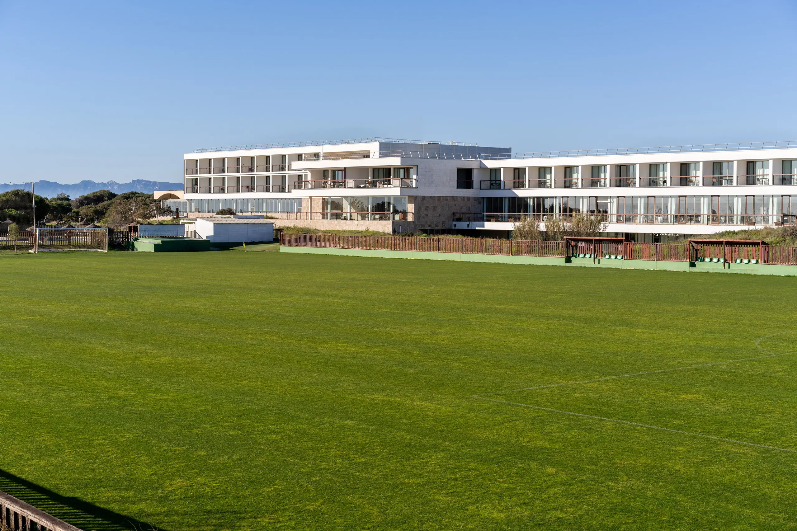 Fussball-Anlage Parador El Saler, Spanien, Naturrasen, am Meer