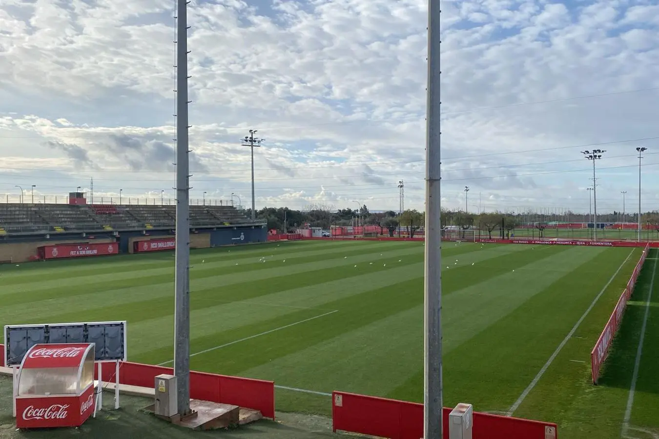 Germans Escala Sportzentrum, Spanien, mit Kunstrasen, nähe Meer