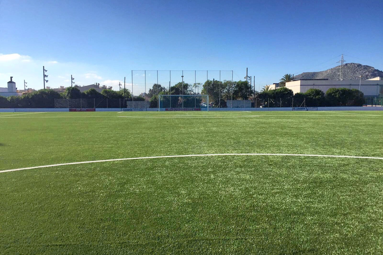 Fussball-Anlage Alcudia, Spanien, mit Kunstrasen, nähe Meer