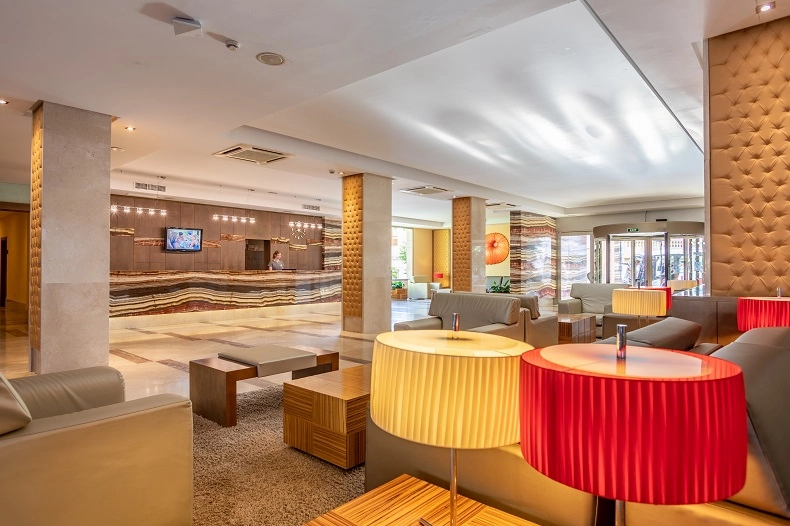 Hotel Zafiro Tropic & Spa, Rezeption, Alcudia, Spanien