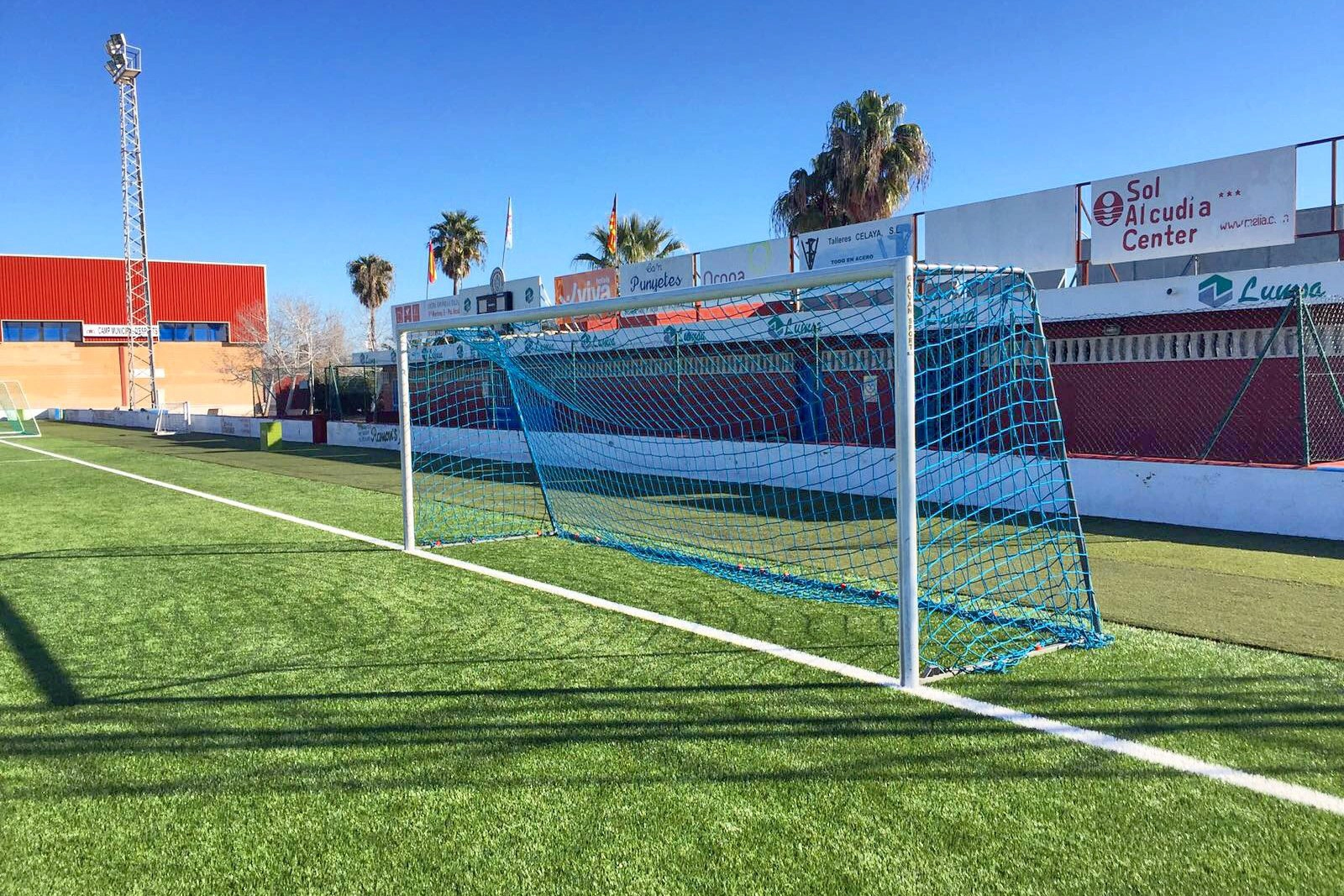 Fussball-Anlage Alcudia, Spanien, mit Kunstrasen, nähe Meer