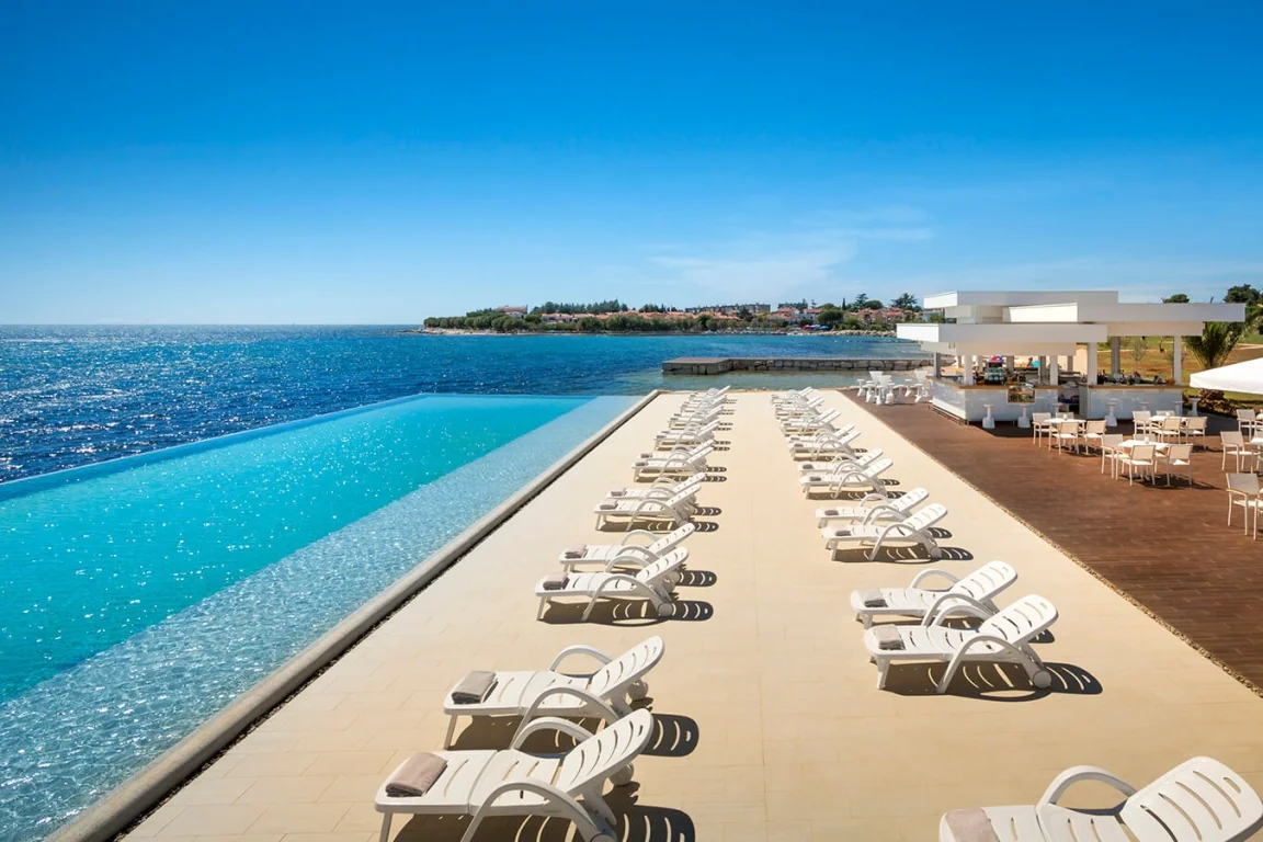 Hotel Aminess Maestral, Pool, Novigrad, Kroatien