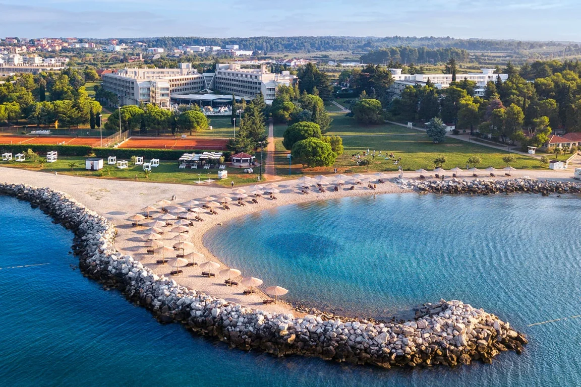 Hotel Aminess Maestral, Bucht, Novigrad, Kroatien