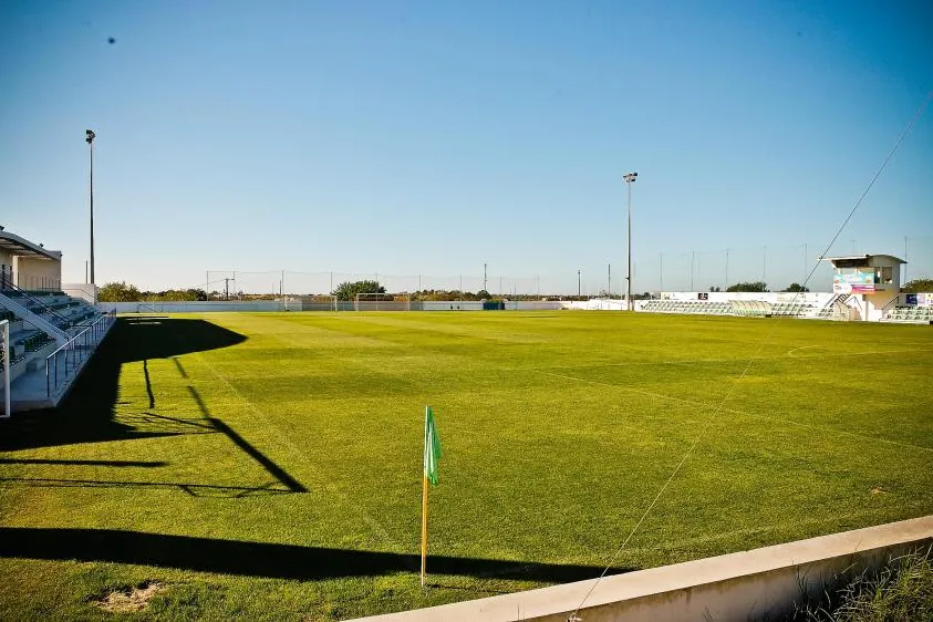 Fussball-Anlage Guia, Portugal, mit Naturrasen, nähe Meer