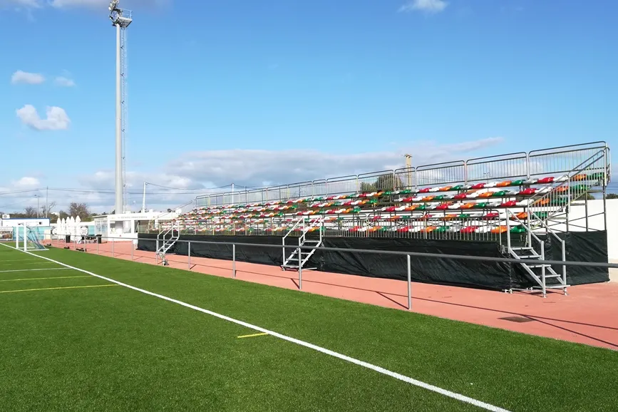 Fussball-Anlage Armacao de Pera, Portugal, mit Naturrasen