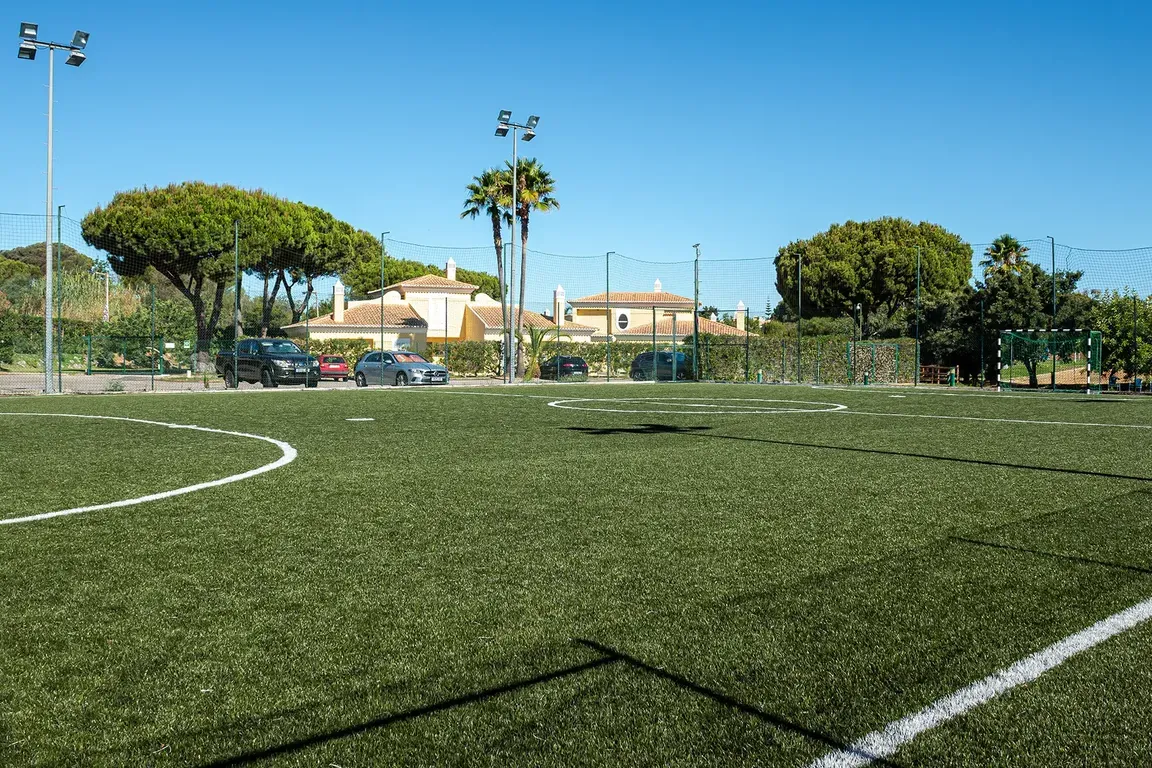 Fussball-Anlage Browns Sports Resort, Portugal, mit Naturrasen