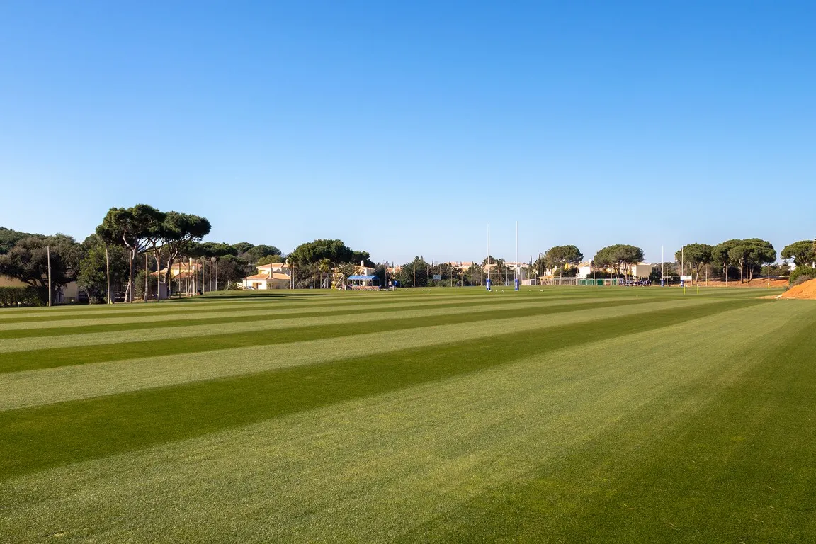 Fussball-Anlage Browns Sports Resort, Portugal, mit Naturrasen