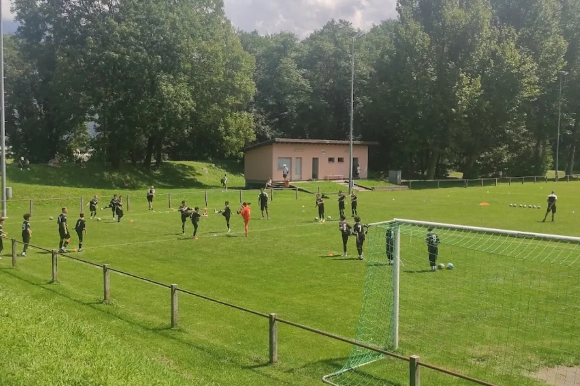 Fussball-Anlage Bellinzona Sport, Schweiz, mit Naturrasen