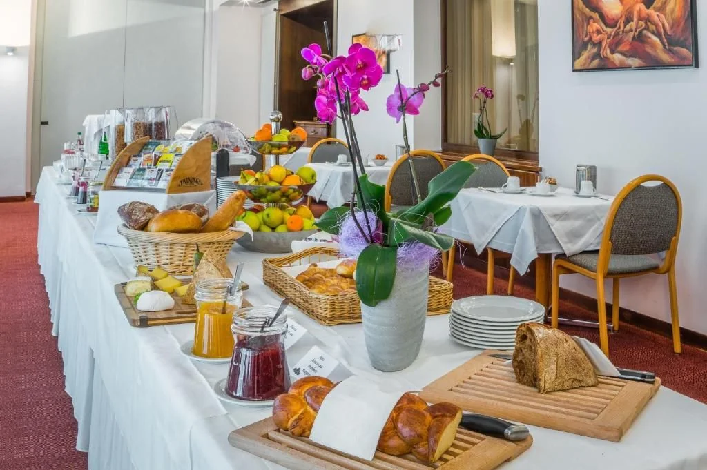 Hotel Unione Bellinzona, Frühstücksbuffet, Bellinzona, Schweiz
