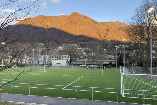 Fussball-Anlage Bellinzona Sport, Schweiz, mit Kunstrasen