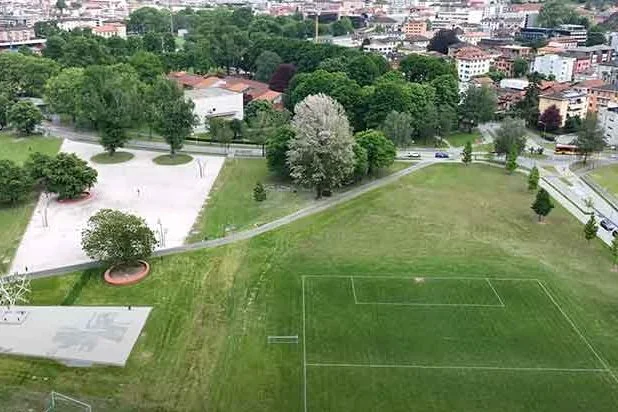 Fussball-Anlage Bellinzona Sport, Schweiz, mit Naturrasen