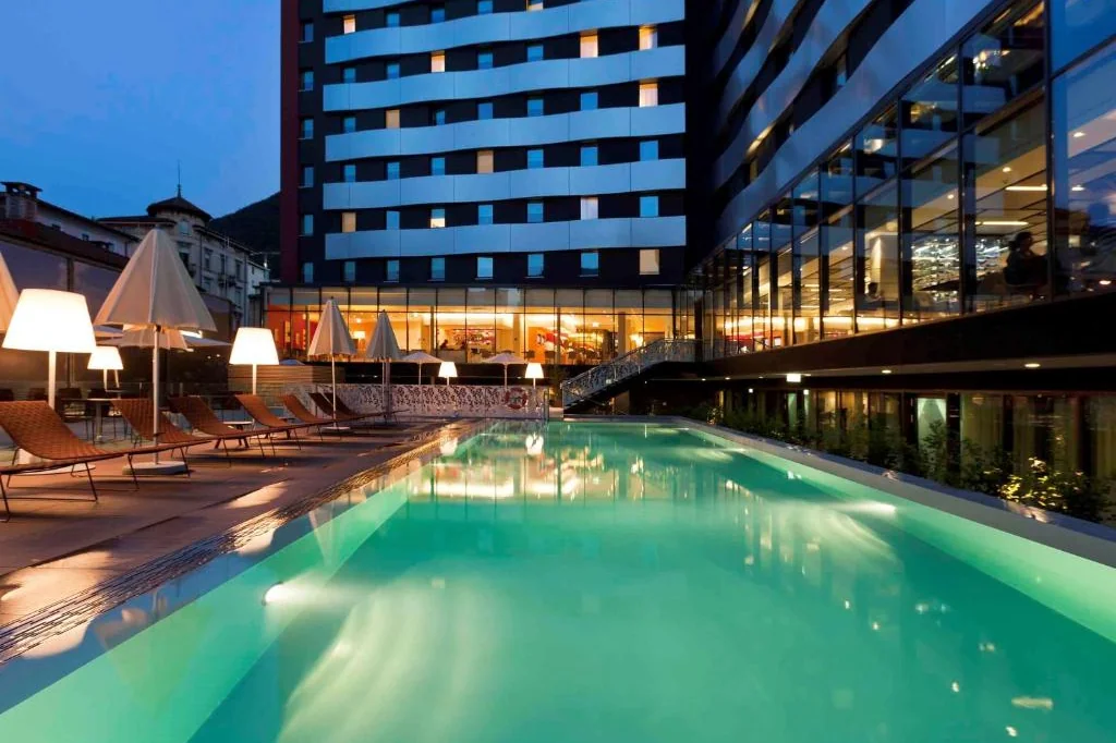 Ibis Lugano Paradiso, Aussenpool, Lugano, Schweiz
