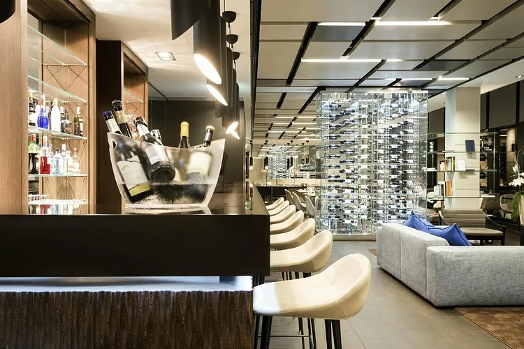 Ibis Lugano Paradiso, Bar, Lugano, Schweiz