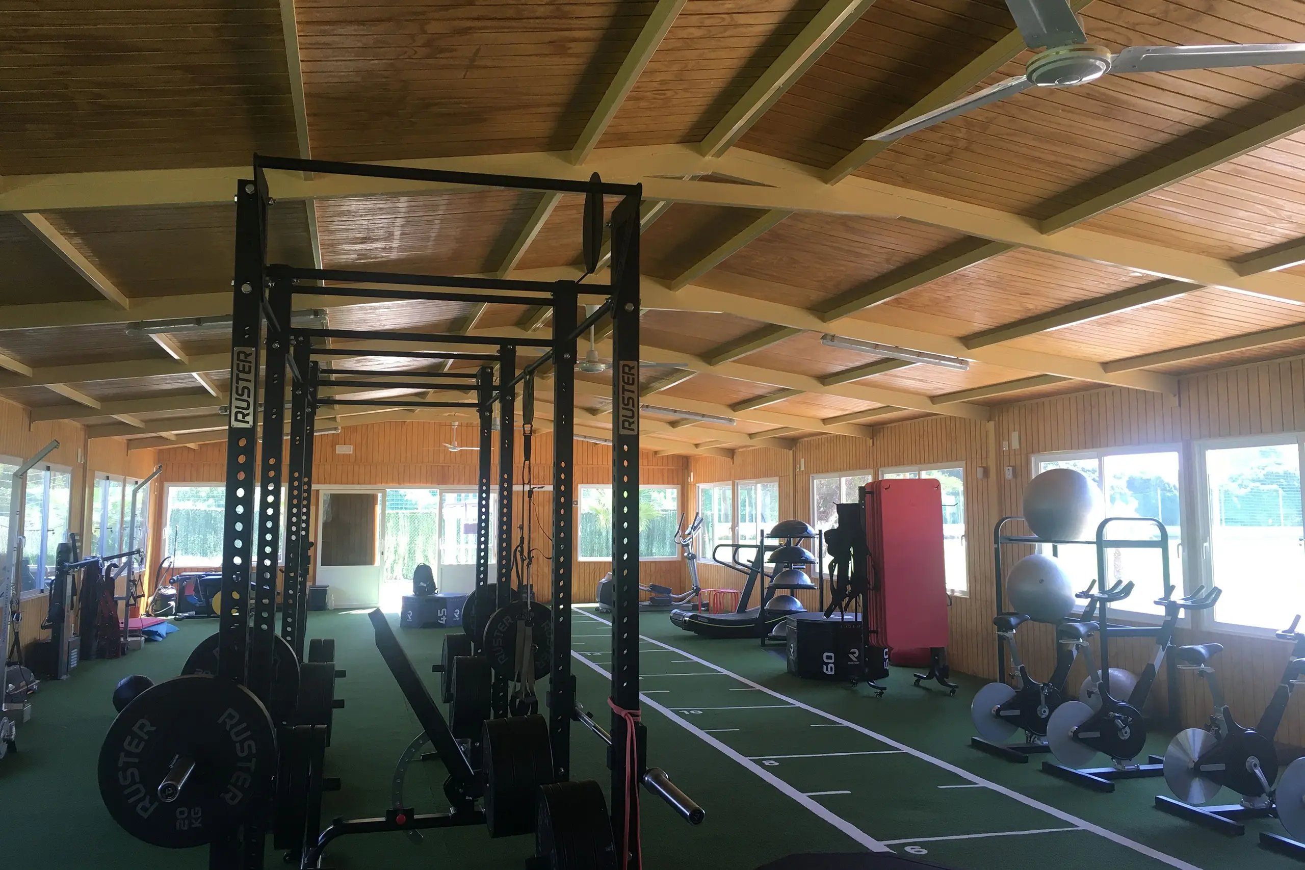 Complexe de football Marbella Football Center, Espagne, avec gazon naturel, près de la mer, salle de sport