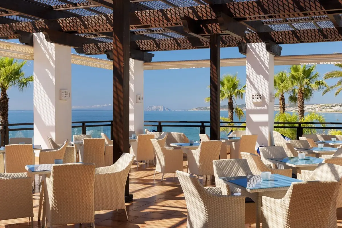 H10 Estepona Palace, espace restaurant extérieur, Estepona, Espagne