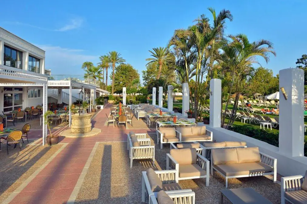 Sol Marbella Estepona Atalaya Park, espace restaurant extérieur, Estepona, Espagne