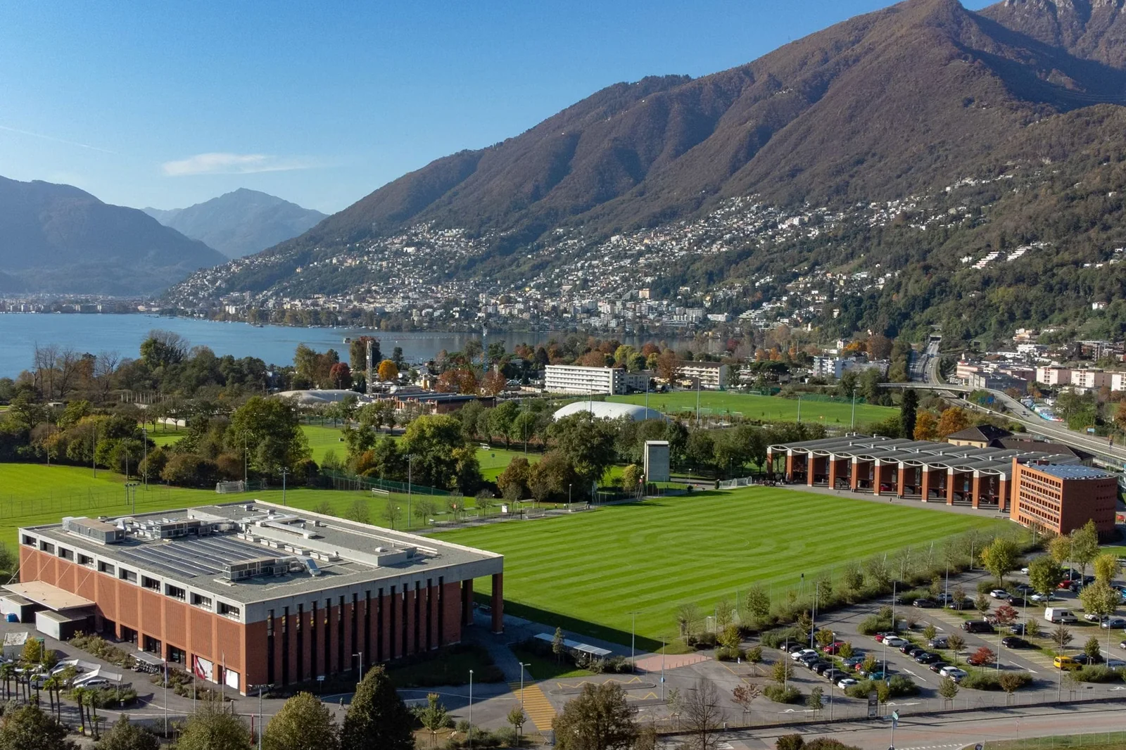 Fussball-Anlage CST Centro Sportivo Tenero, Schweiz, mit Naturrasen