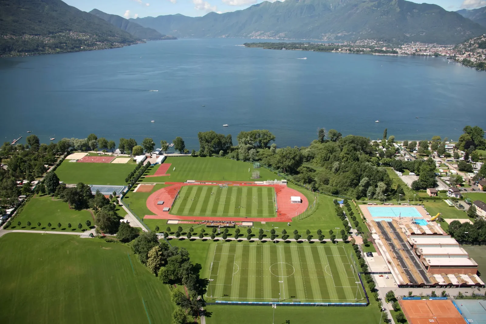 Fussball-Anlage CST Centro Sportivo Tenero, Schweiz, mit Naturrasen