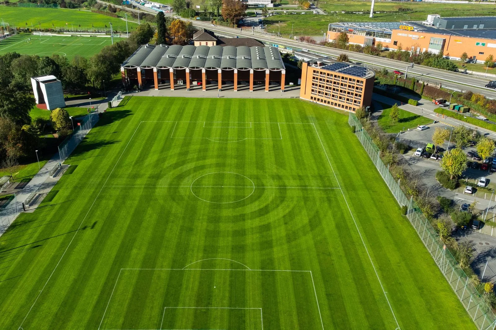 Fussball-Anlage CST Centro Sportivo Tenero, Schweiz, mit Naturrasen