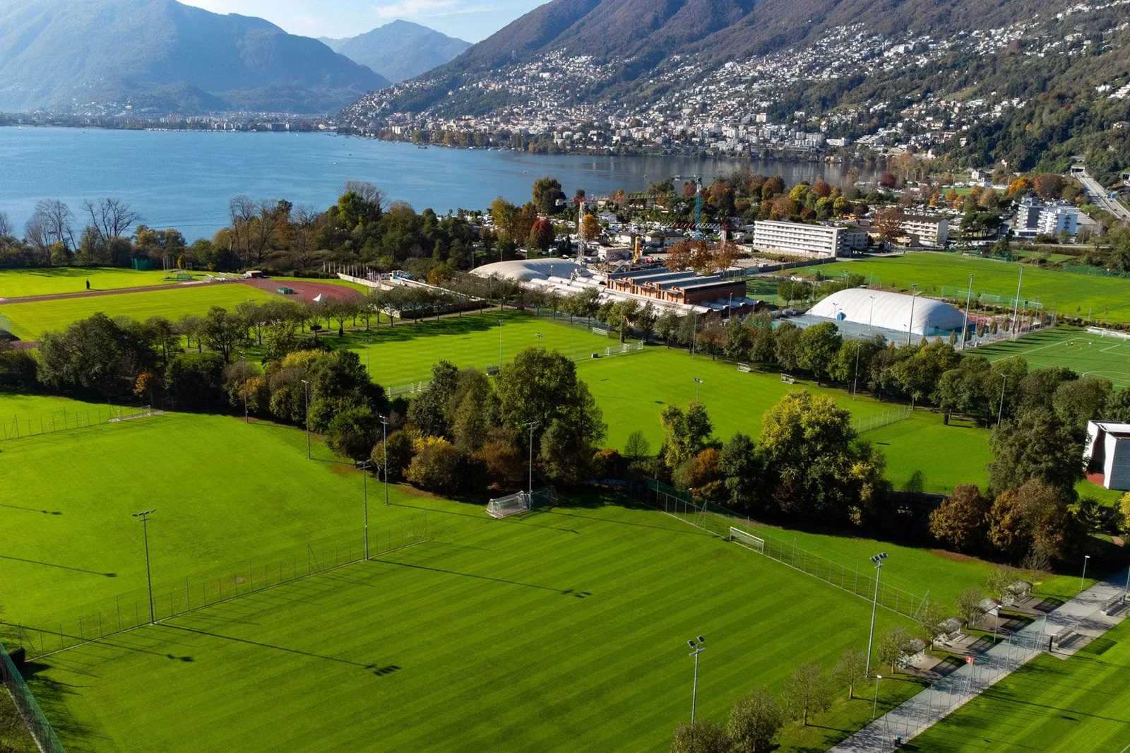Fussball-Anlage CST Centro Sportivo Tenero, Schweiz, mit Naturrasen