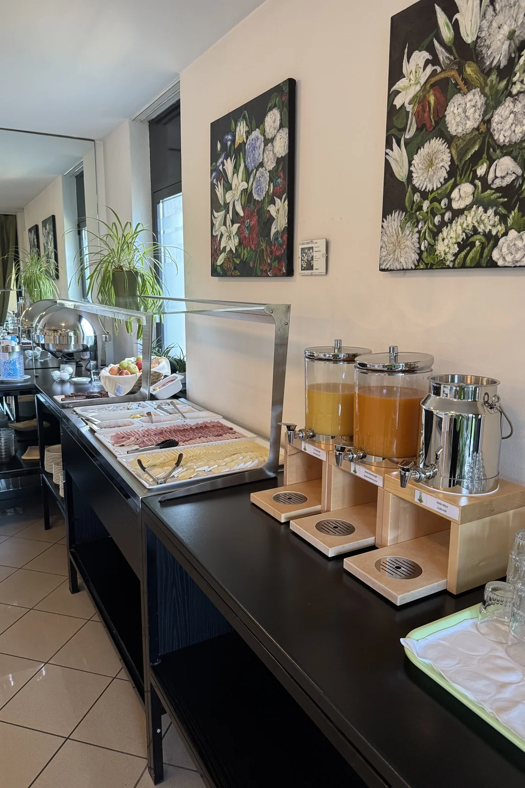 Hotel Nessi, Frühstücksbuffet, Locarno, Schweiz