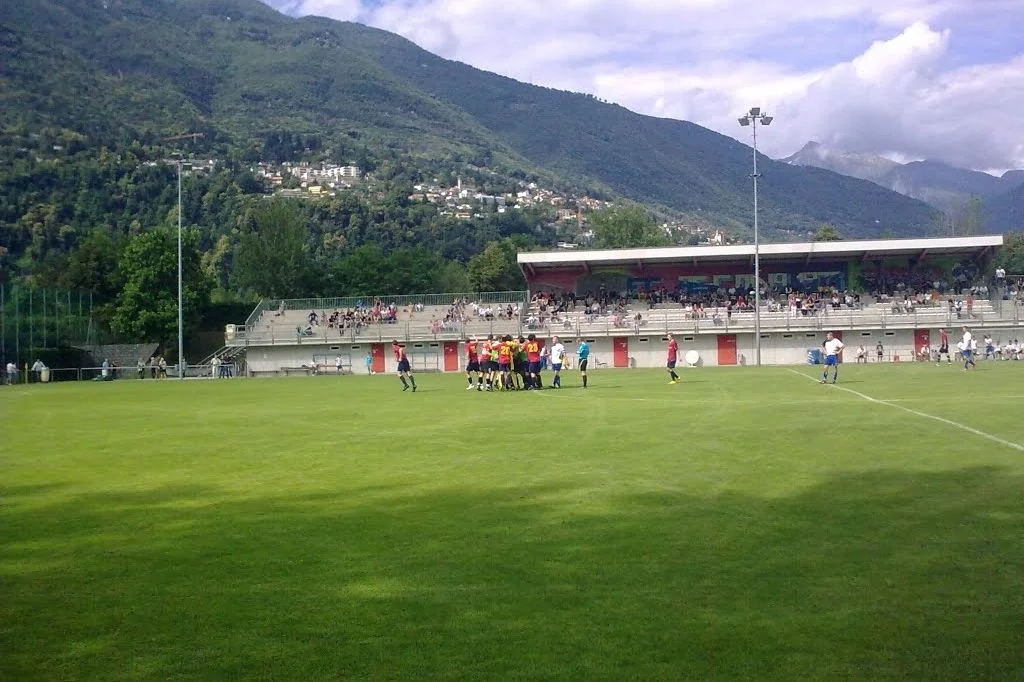 Fussball-Anlage Stadio Comunale, Schweiz, mit Naturrasen