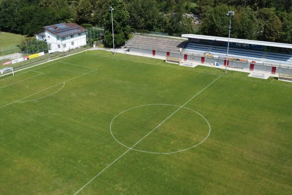 Fussball-Anlage Stadio Comunale, Schweiz, mit Naturrasen