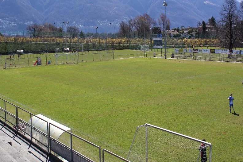 Fussball-Anlage Stadio Comunale, Schweiz, mit Naturrasen