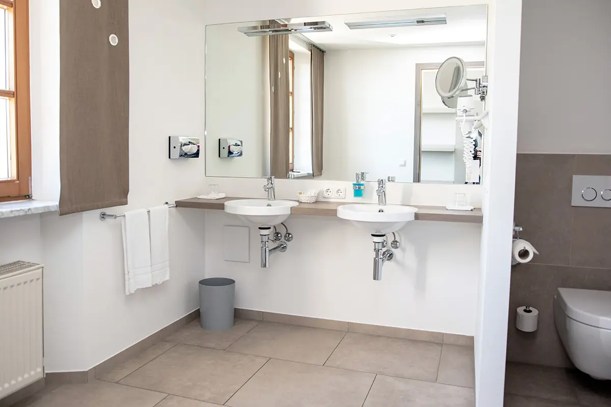 Landhotel Geiselwind, bathroom, Geiselwind, Germany