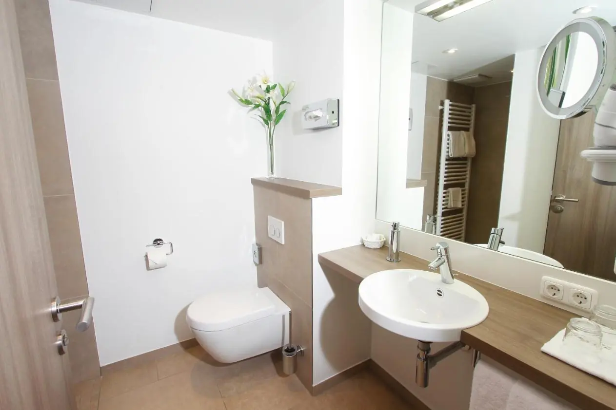 Landhotel Geiselwind, bathroom, Geiselwind, Germany