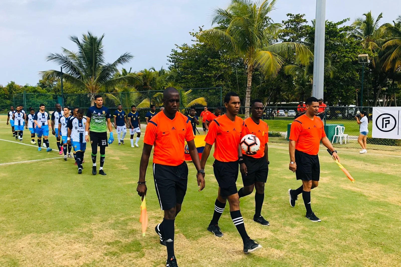 Fussball-Anlage Punta Cana, Dominikanische Republik, mit Naturrasen, nähe Meer