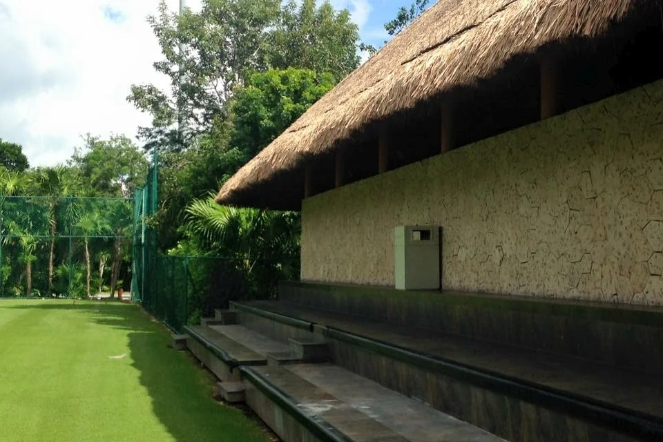Fussball-Anlage Playa del Carmen, Mexiko, mit Naturrasen, nähe Meer