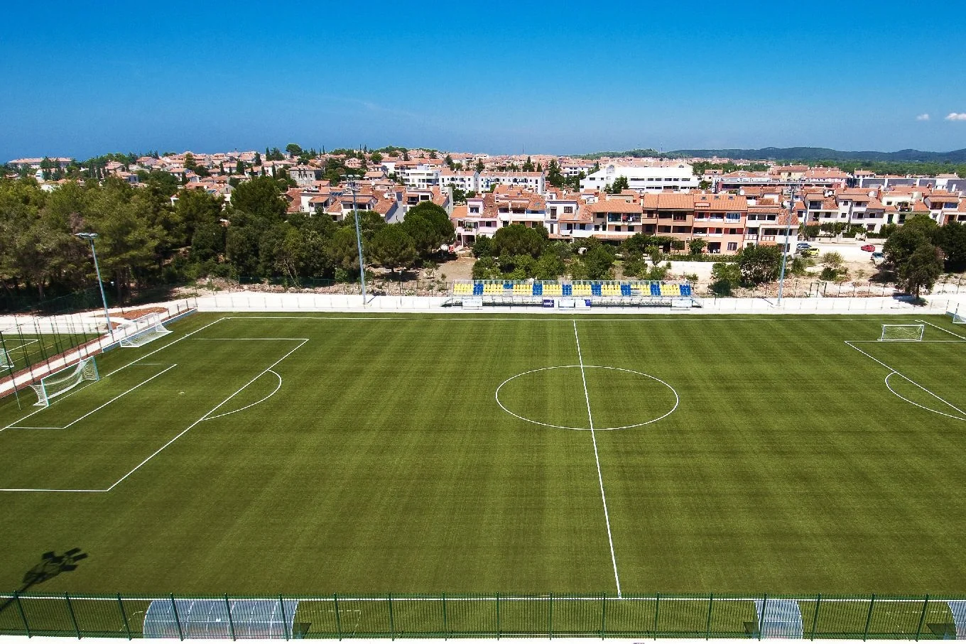 Fussball-Anlage Valbruna, Kroatien, mit Kunstrasen, nähe Meer