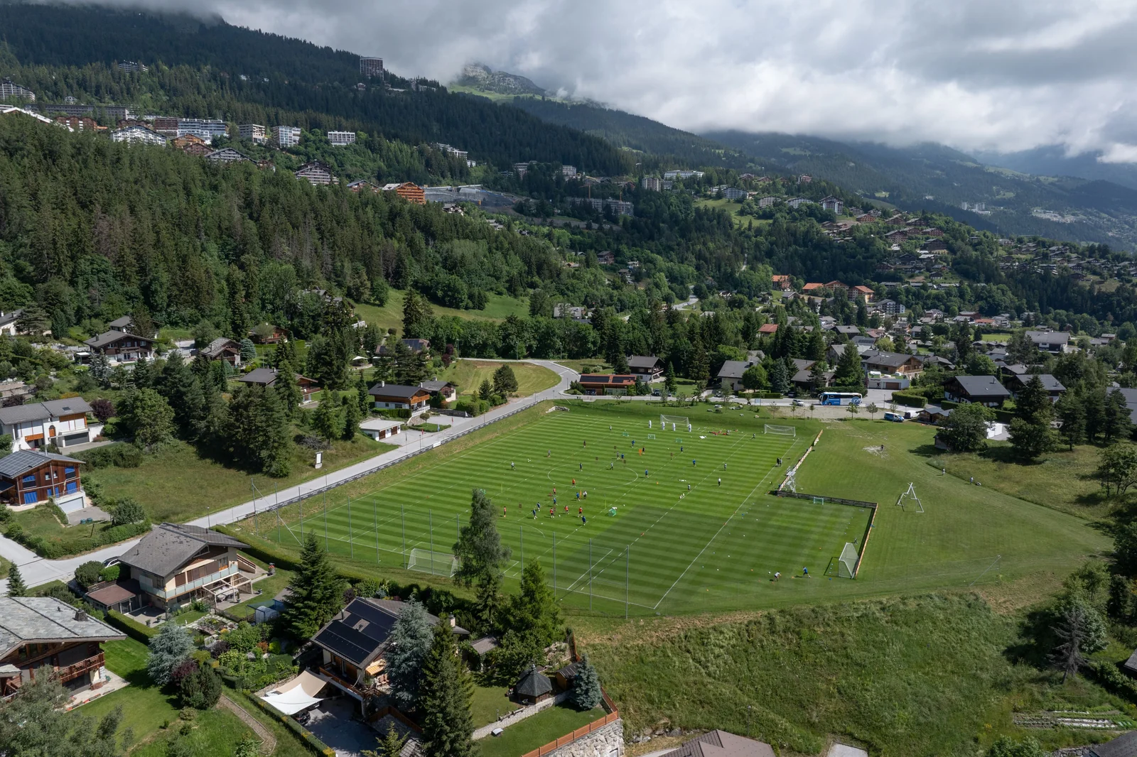 Fussball-Anlage Bluche, Schweiz, mit Naturrasen