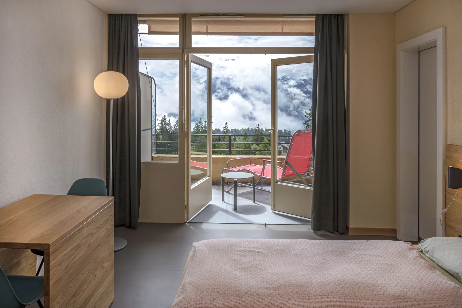 Jugendherberge Bella Lui Crans Montana, Zimmer mit Balkon, Schweiz