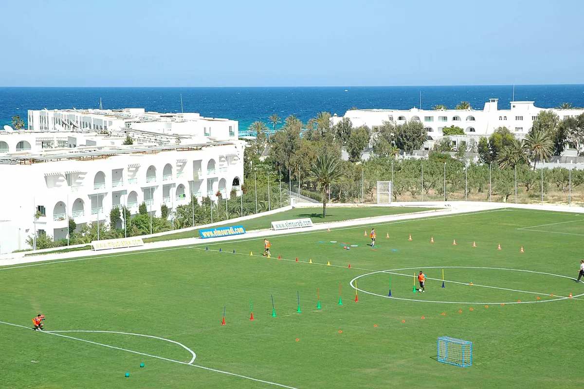 Fussball-Anlage Port El Kantaoui, Tunesien, mit Naturrasen, nähe Meer