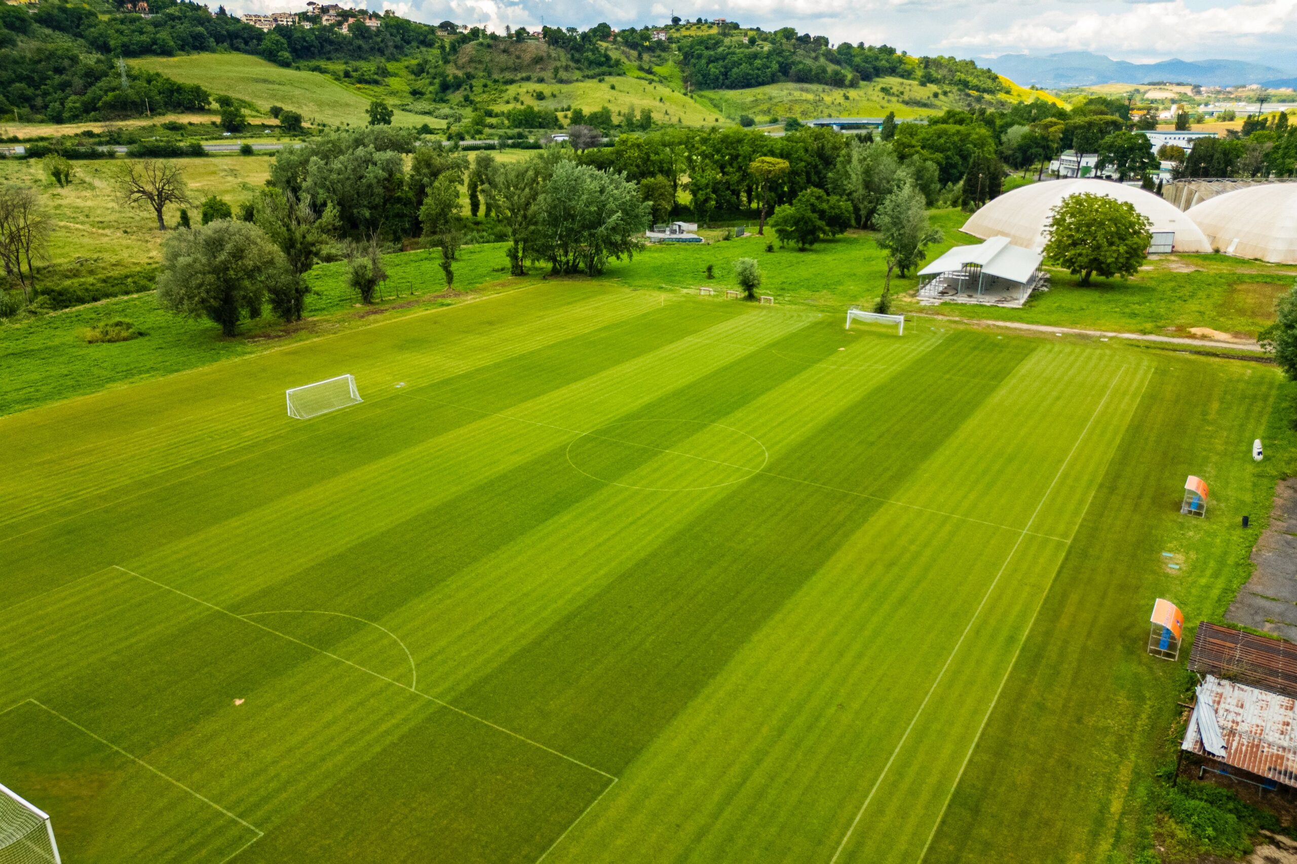 Terrain de football Riano Athletic Center, Italie, avec gazon naturel