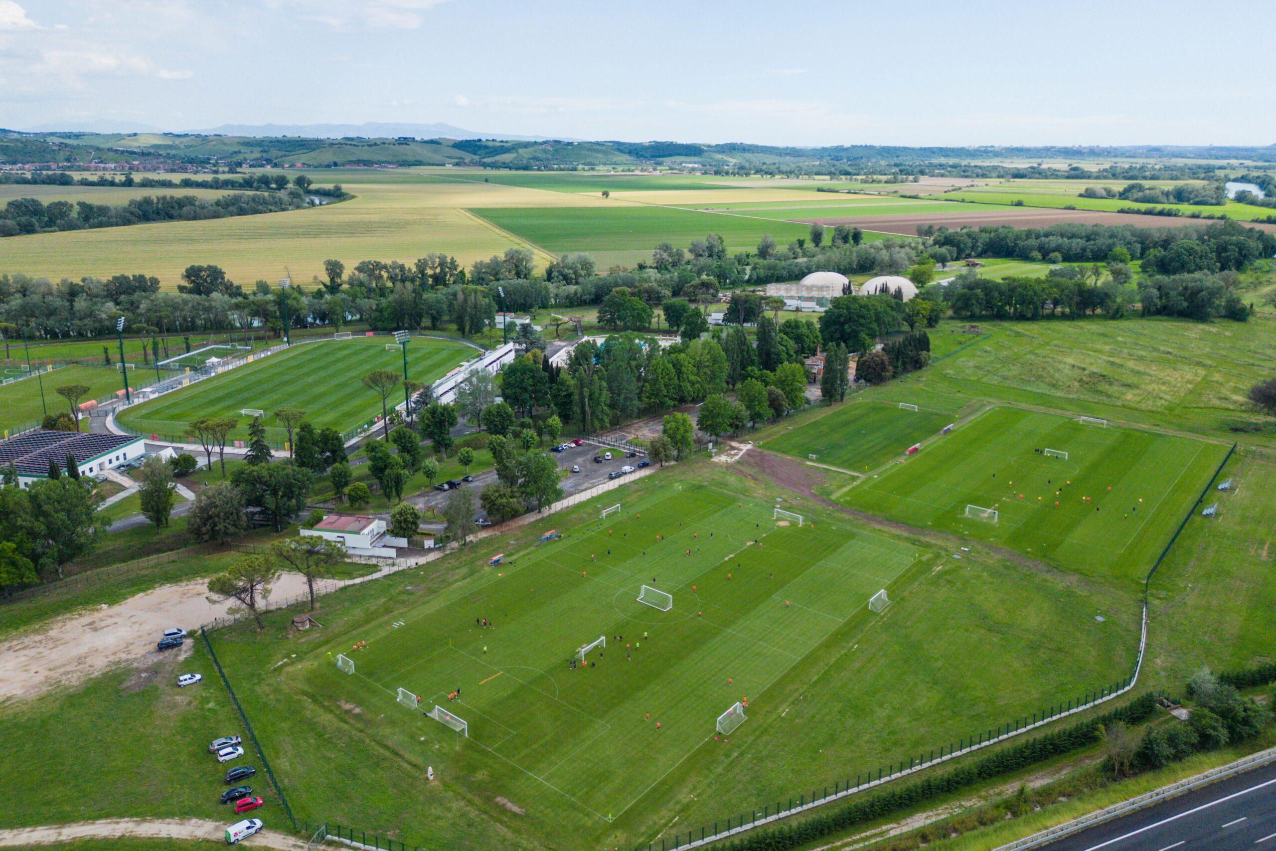 Terrain de football Riano Athletic Center, Italie, avec gazon naturel