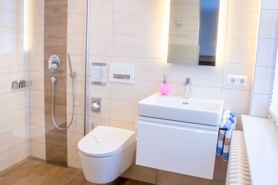 Landhotel Gasthof zum Hirsch, bathroom, Germany